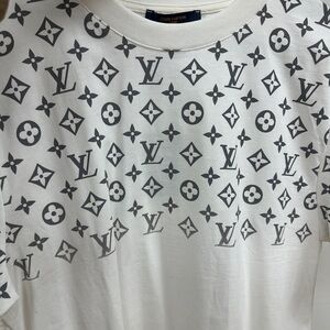 Louis Vuitton White and Gray Tee